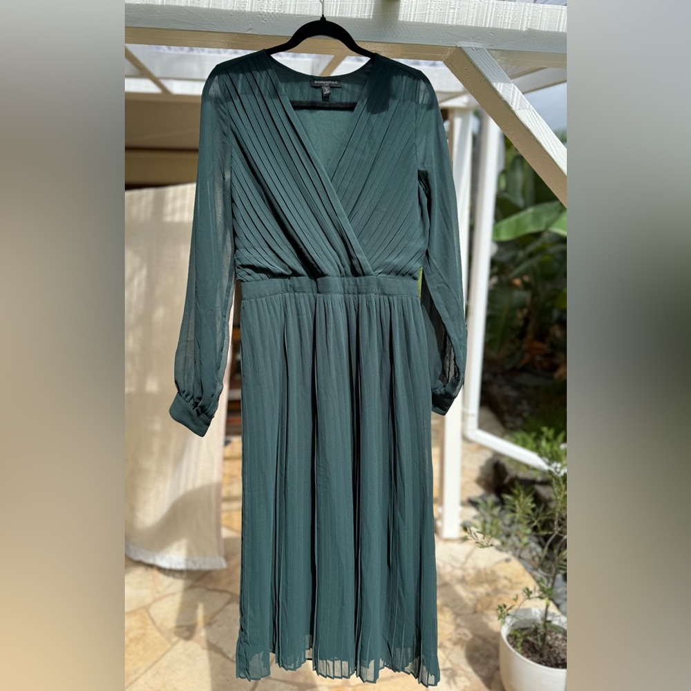 Elegant Dark Green Pleated Midi Dress Banana Republic size S TALL